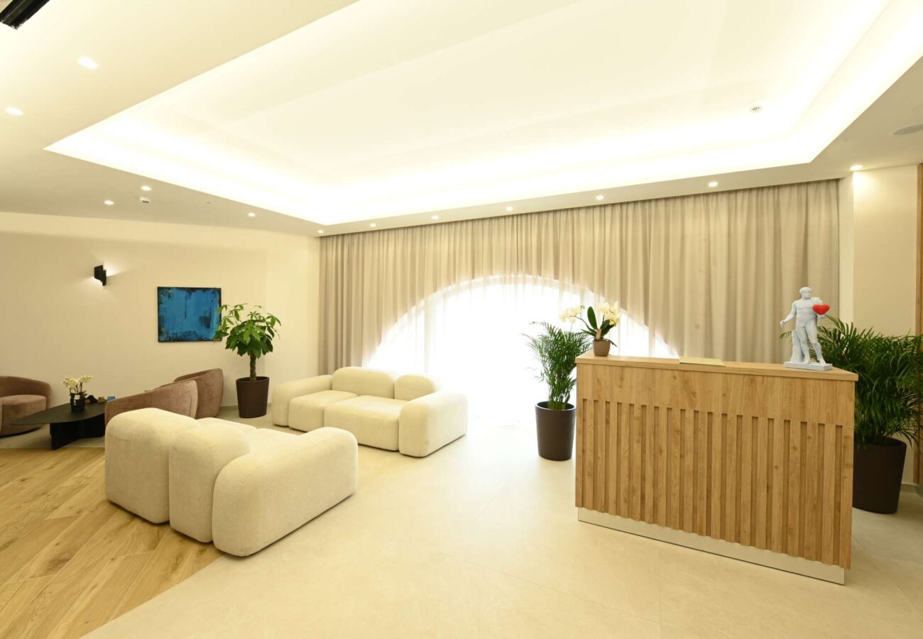 Nuovo volto per Golden House Saetta - Roma R-0003